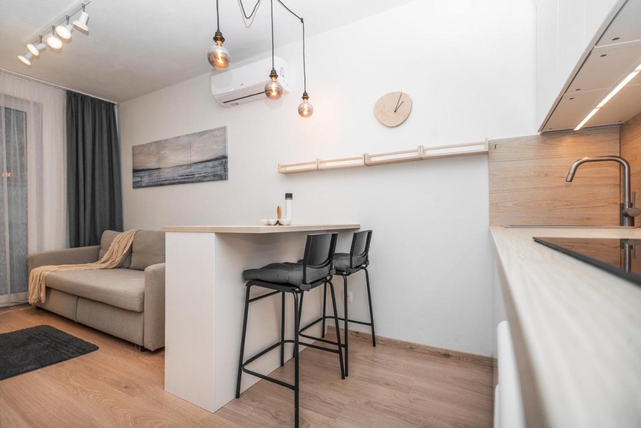 City Center Apartment - Modern & Elegant Братислава Экстерьер фото