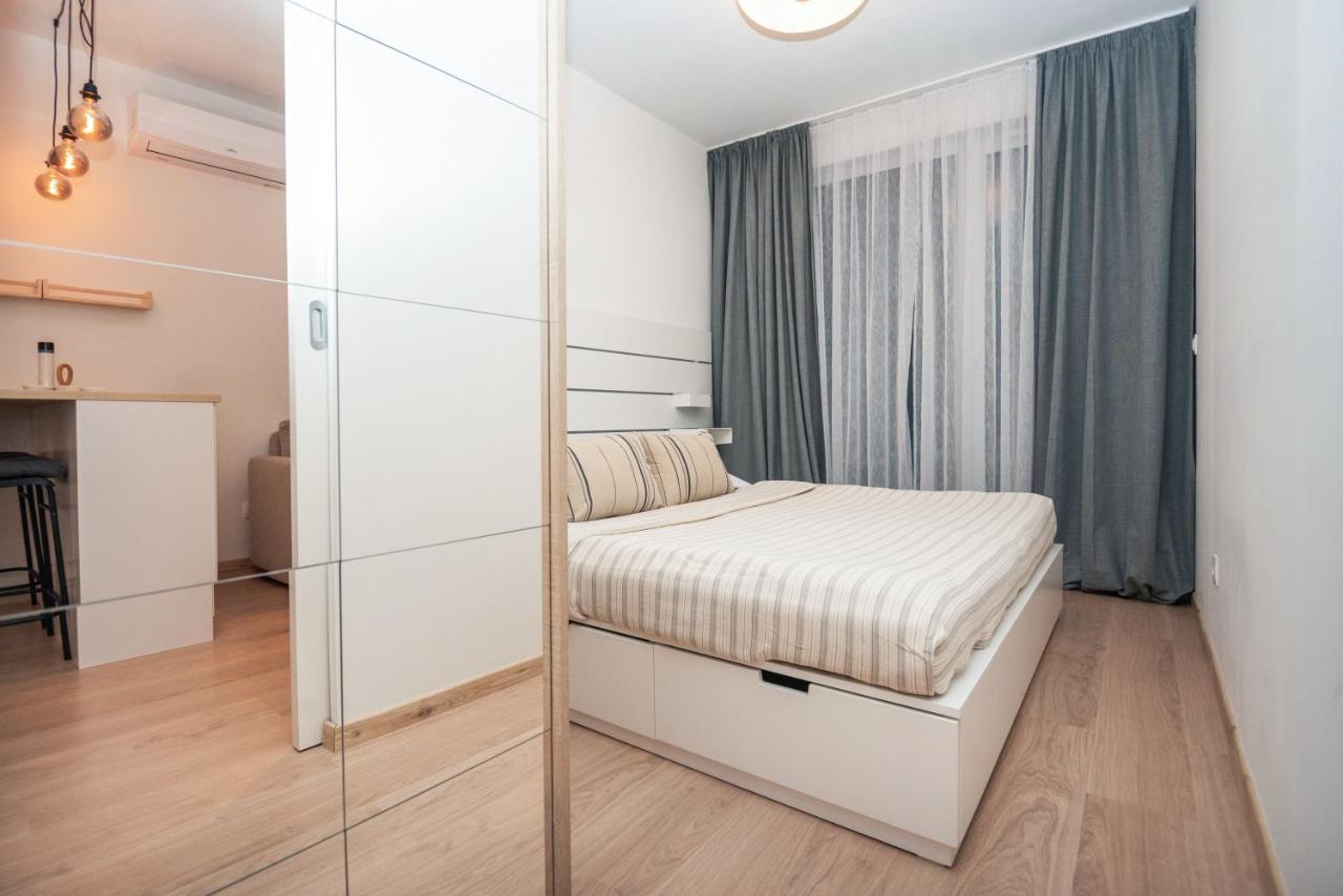 City Center Apartment - Modern & Elegant Братислава Экстерьер фото