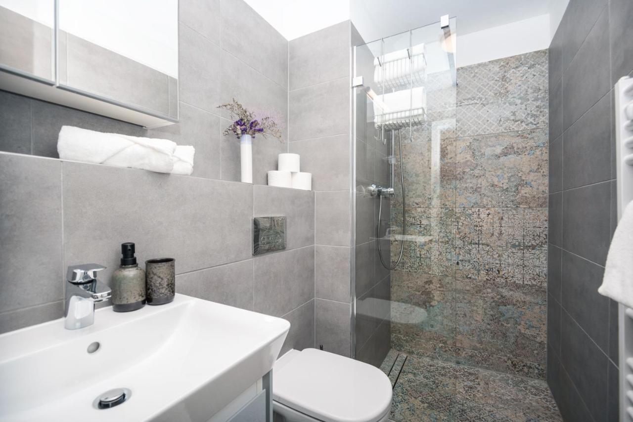 City Center Apartment - Modern & Elegant Братислава Экстерьер фото