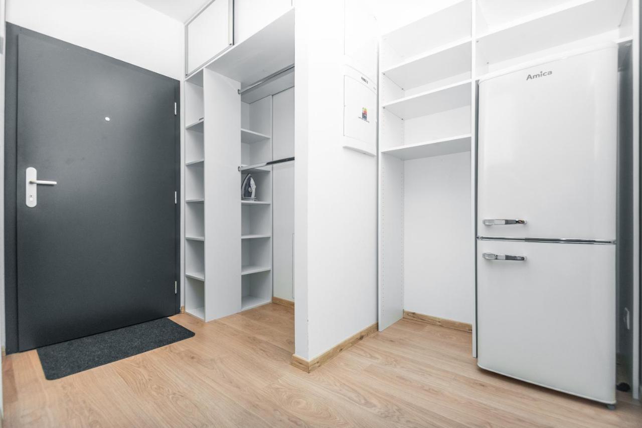 City Center Apartment - Modern & Elegant Братислава Экстерьер фото
