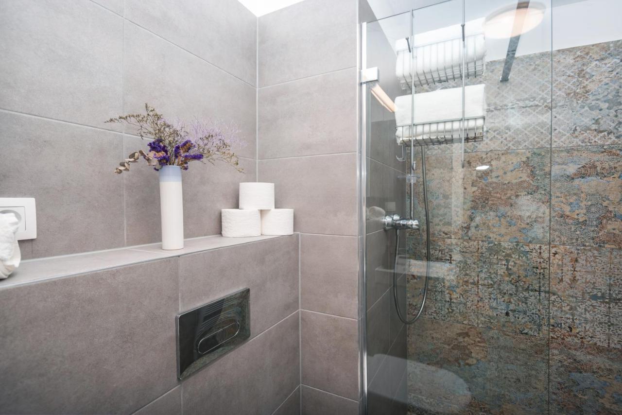 City Center Apartment - Modern & Elegant Братислава Экстерьер фото