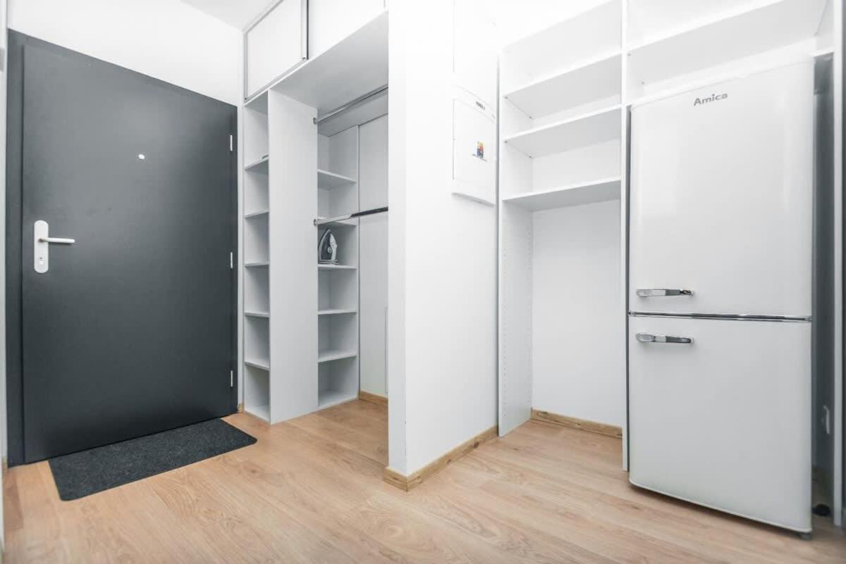 City Center Apartment - Modern & Elegant Братислава Экстерьер фото